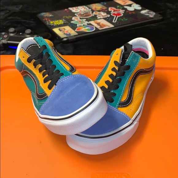 Vans - Picture 7 of 9